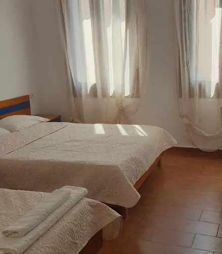 Pia בית הארחה 3*